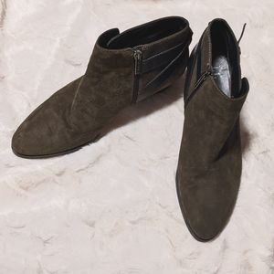 Aquatalia green Italian leather boots with beautiful hardware size 9.5